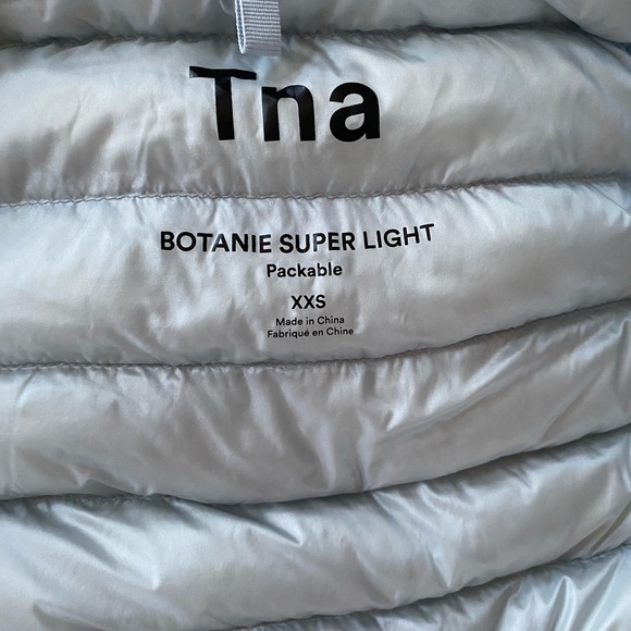 TNA Super Light Packable Jacket - Picture 2 of 8